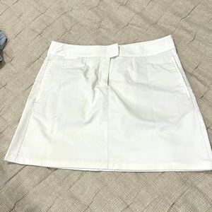 White golf skirt - gently worn. Sharp white! Lots of pockets. Puma